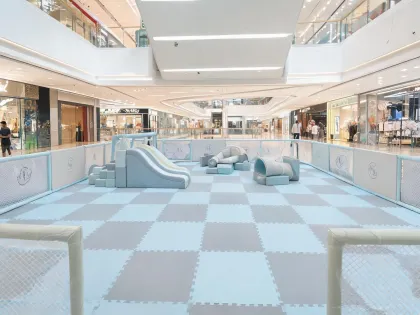 Retail play zone